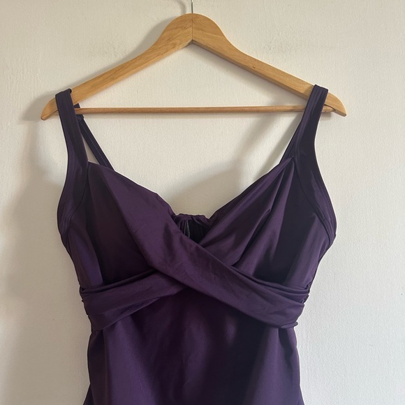 NWT Purple Lands End Chlorine Resistant Purple Shelf Bra Cross Tankini Top - Picture 4 of 9